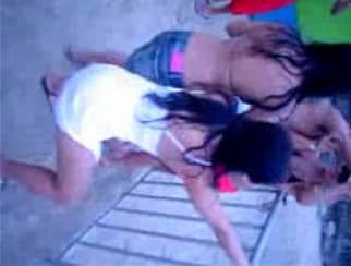 flagra carnaval bloco de rua novinhas beijando geral